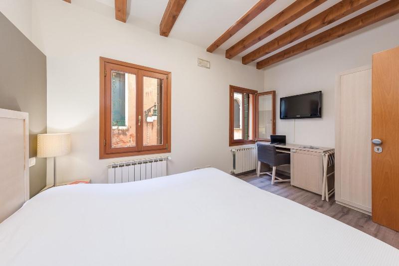 B And B Casanova Ai Tolentini Venesia Bagian luar foto
