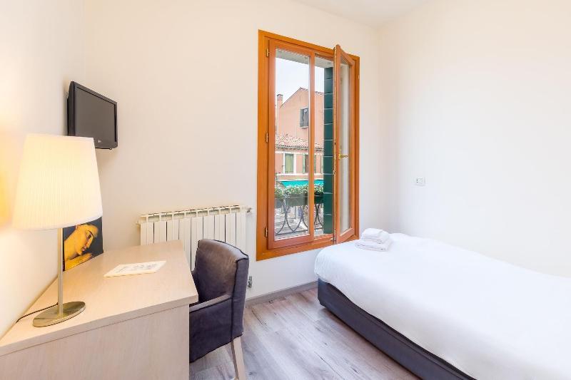 B And B Casanova Ai Tolentini Venesia Bagian luar foto